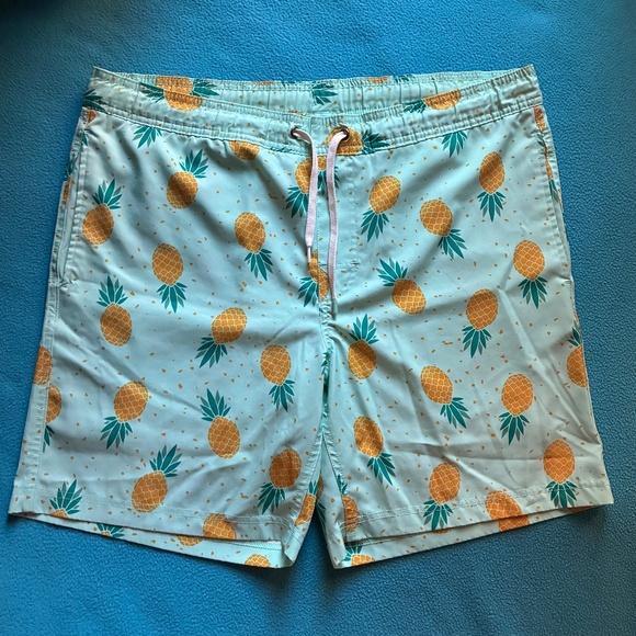 NEW Member's Mark Men's Resort Swim Trunk with a pineapple pattern - Picture 1 of 4